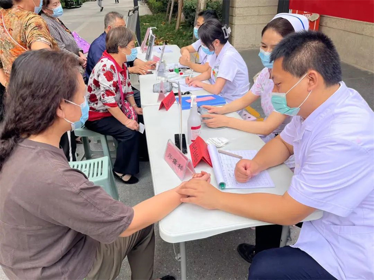 西安浐灞生态区 科普义诊进社区，服务百姓健康新生活